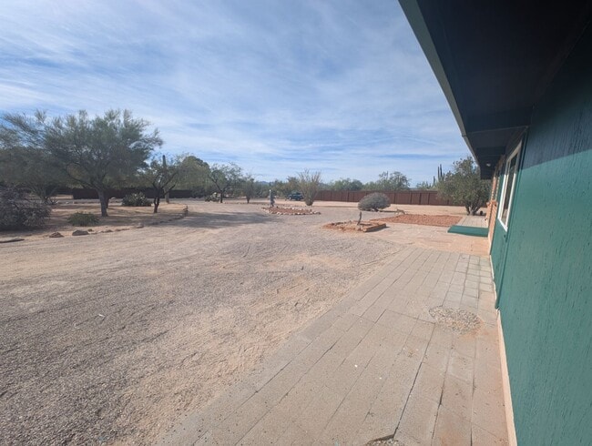 Building Photo - 4 Bedroom and 2 Bath Rental