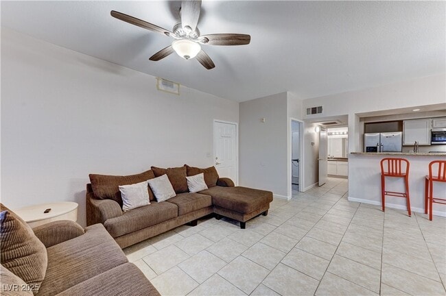 Foto del edificio - 6650 W Warm Springs Rd