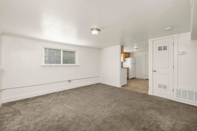 Building Photo - 792 500 N