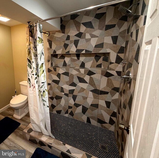 Foto del edificio - 7428 Mason Ln