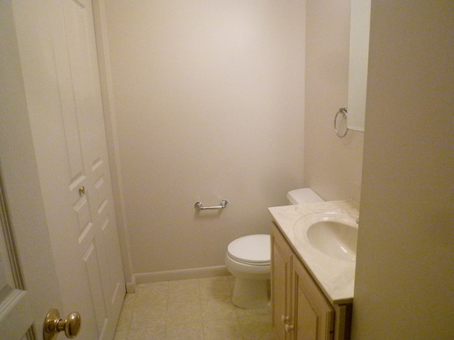 Building Photo - 2 Bedroom Apt, Pets Welcome!!!!