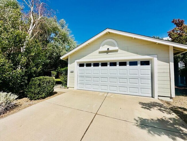 Foto del edificio - 1170 Forest Knoll Ct