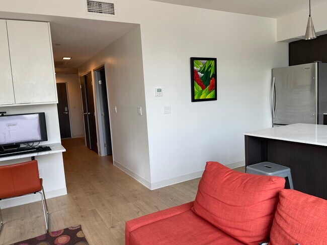 sala - 718 W Babcock St