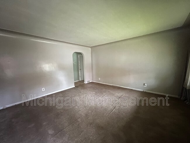 Building Photo - 35302 Ash St