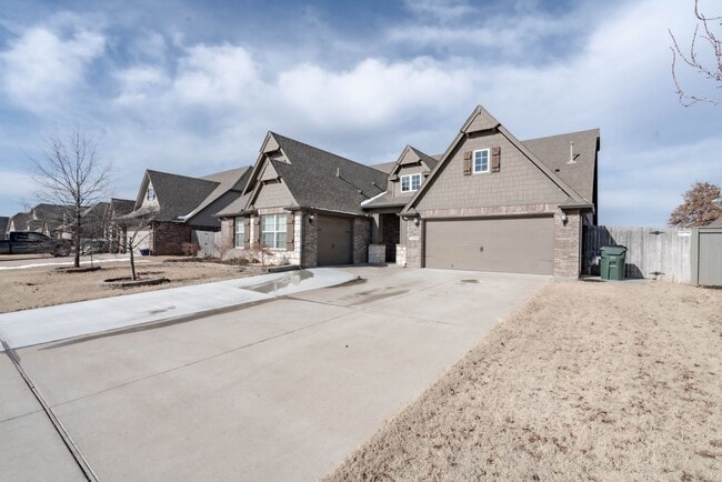 Building Photo - Spacious 4 Bed Owasso Home!