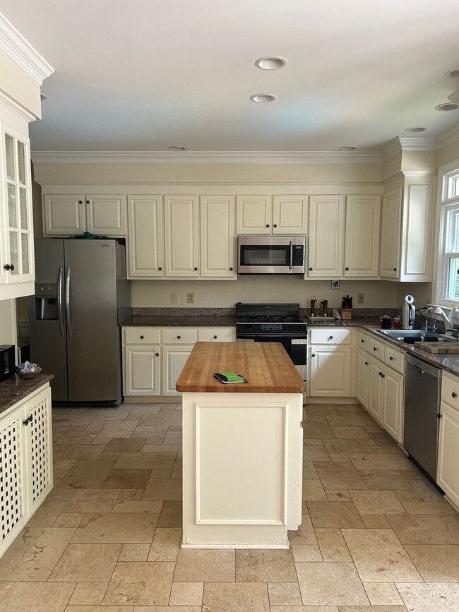 Building Photo - 921 Vestavia Woods Dr
