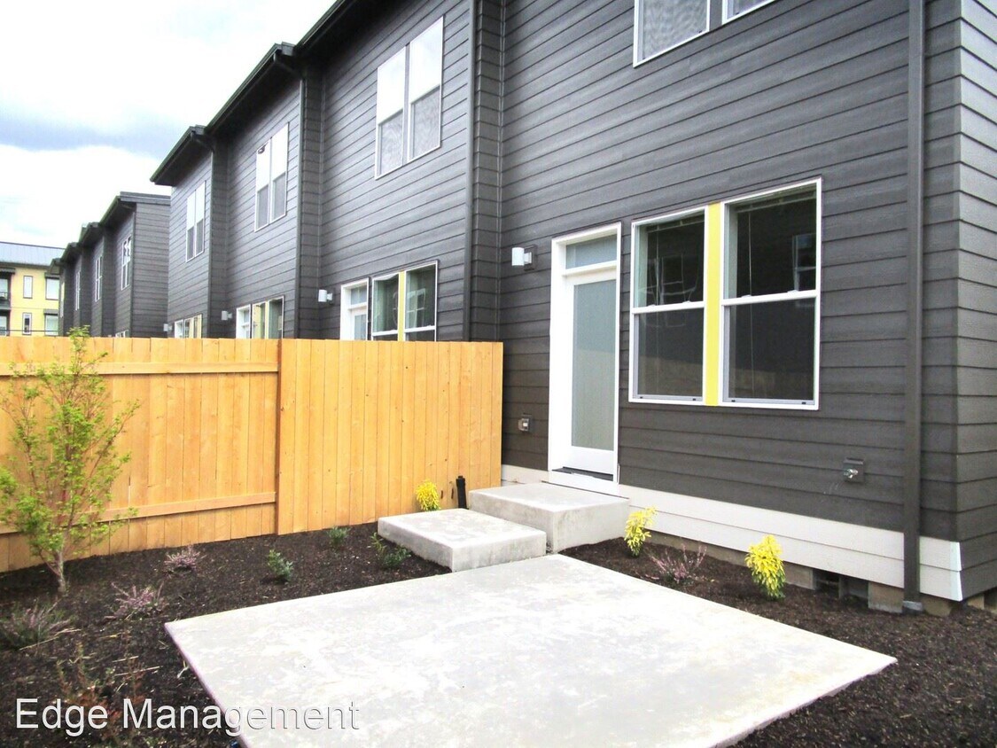 Primary Photo - 4920-4948 N Gantenbein Ave