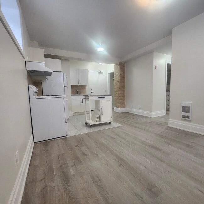 Building Photo - 544 McDonnel St