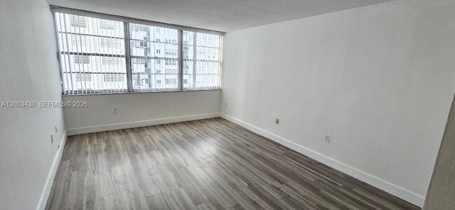 Building Photo - 18051 Biscayne Blvd