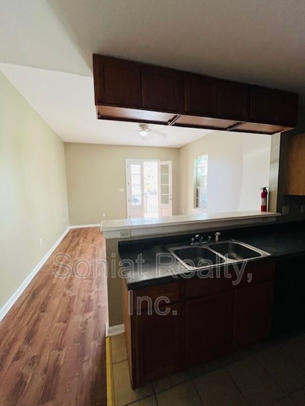 Foto del edificio - 2645 N Galvez St