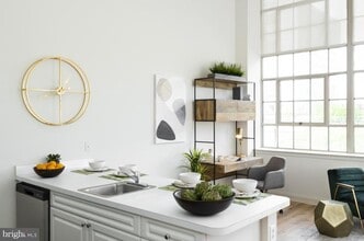 Building Photo - 2121 Market St