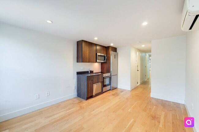 Foto del edificio - 738 E 6th St