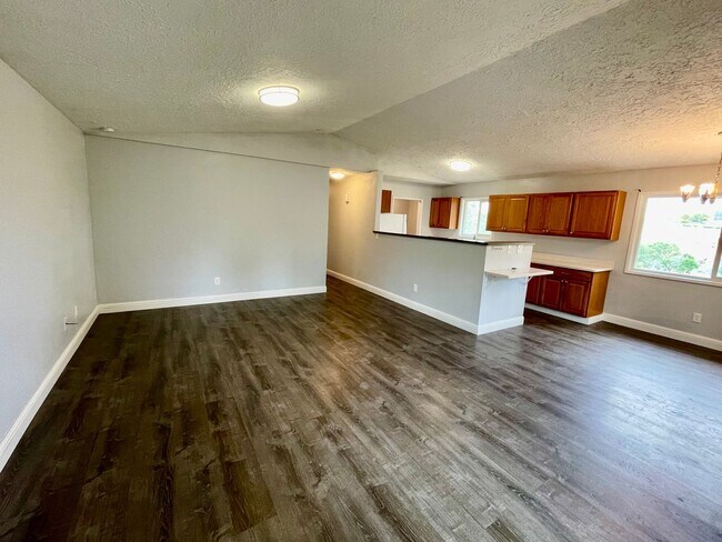 Foto del edificio - 1201-1203 Zeta Ct