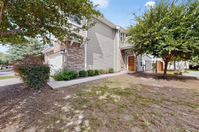Foto del edificio - 5915 Swayden Ln