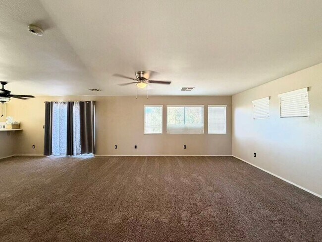 Foto del edificio - 920 Hunters Ridge Way