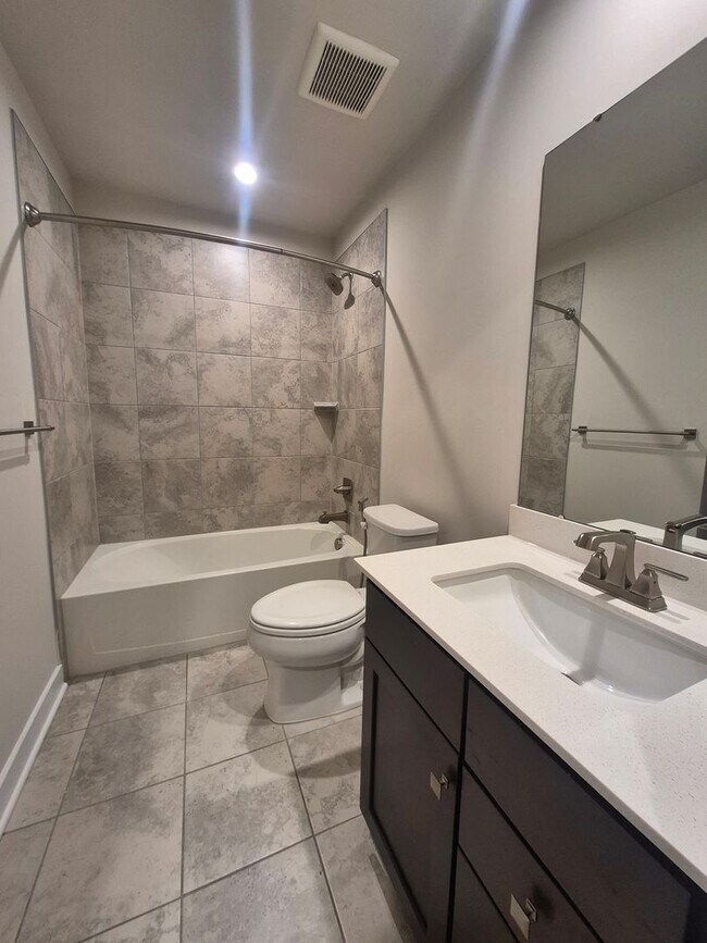 Foto del edificio - BEAUTIFUL END UNIT TOWNHOME IN NEW MARKET