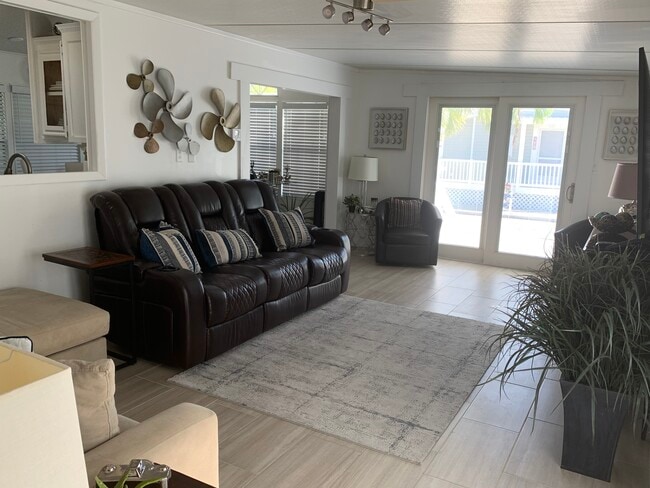 Building Photo - 55 Boca Chica Rd