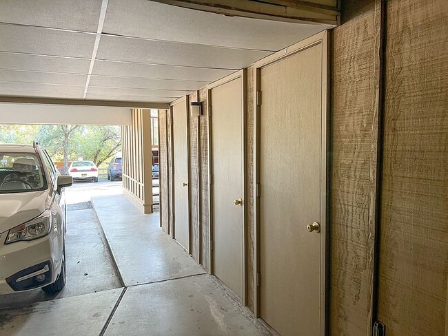 Building Photo - 3055 Trinity Dr