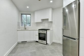 Building Photo - 3500 Av. Ridgewood