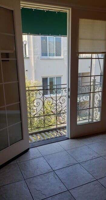 Building Photo - 5935 Playa Vista Dr