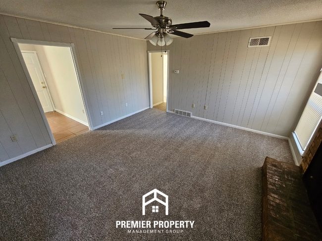 Building Photo - 4BR Memphis Home w/ Brick Fireplace, Formal Dining & Fenced Yard