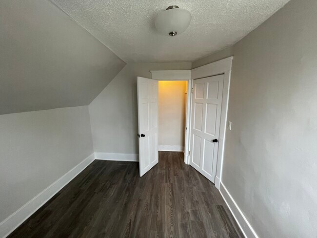 Building Photo - 2014 Hertel Ave