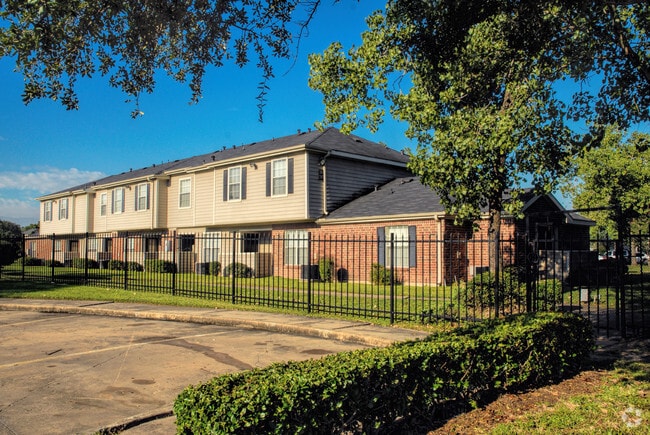 Park Yellowstone Townhomes Apartments Houston Tx Home Texas Houston Park Yellowstone Townhomes Primary Photo