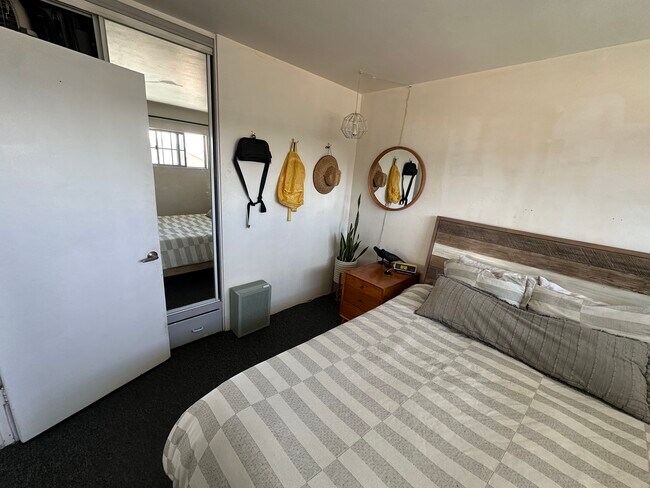 Foto del edificio - 5008 Mission Blvd