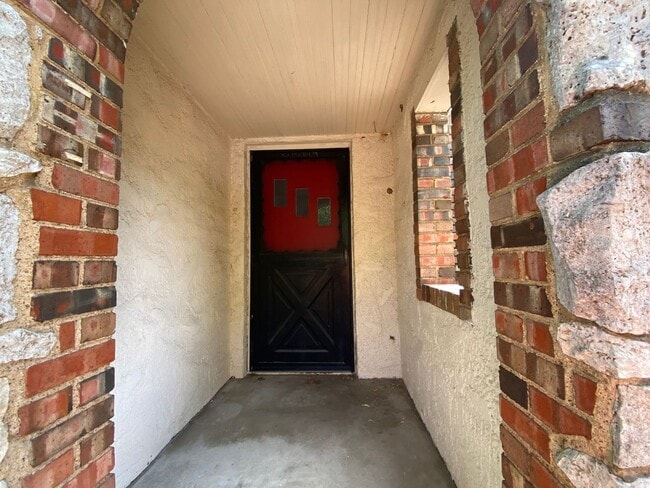 Building Photo - ADORABLE duplex in fantastic Brookside loc...