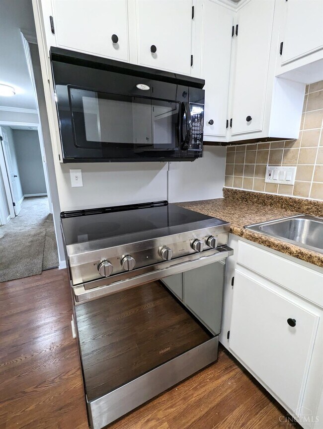 Foto del edificio - 9760 Bunker Hill Ln