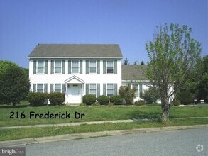 Building Photo - 216 Frederick Dr