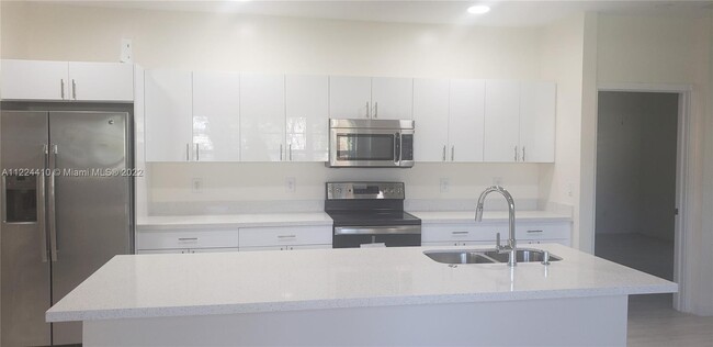 Building Photo - 2700 Creekside Dr