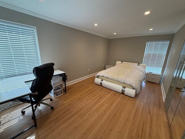 Building Photo - 44 Broadlawn Dr