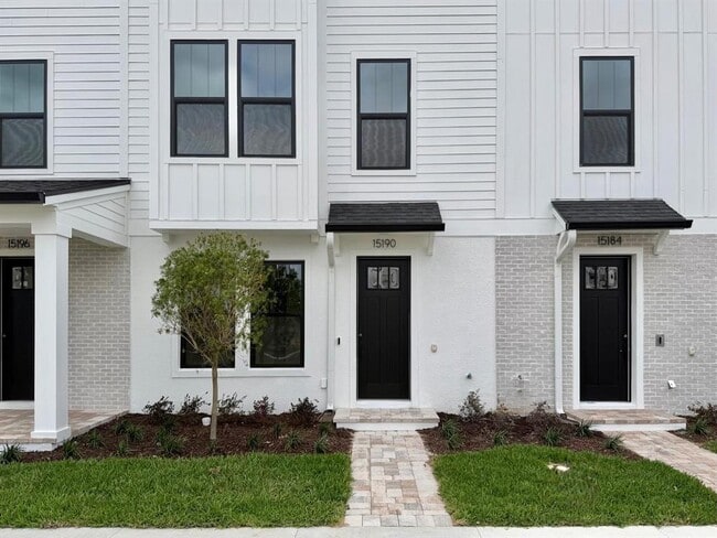 Foto del edificio - 15190 Groveside Rd
