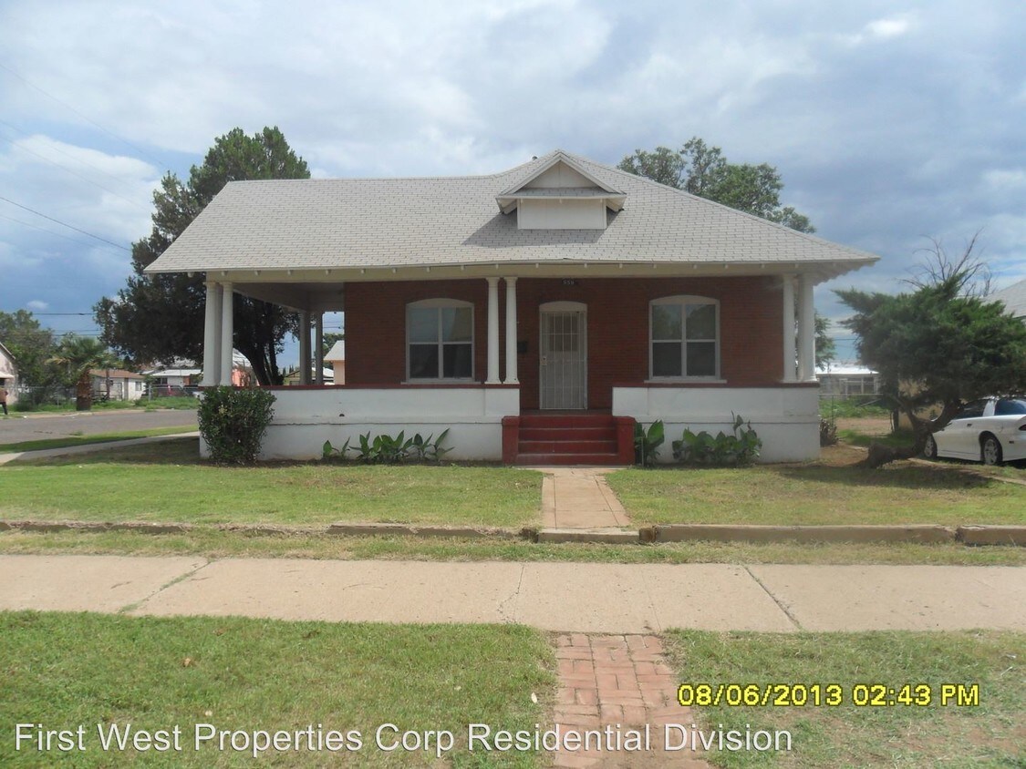 Primary Photo - 3 br, 1.5 bath House - 959 E 13th St.
