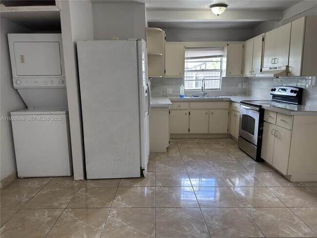 Foto del edificio - 343 W 42nd St