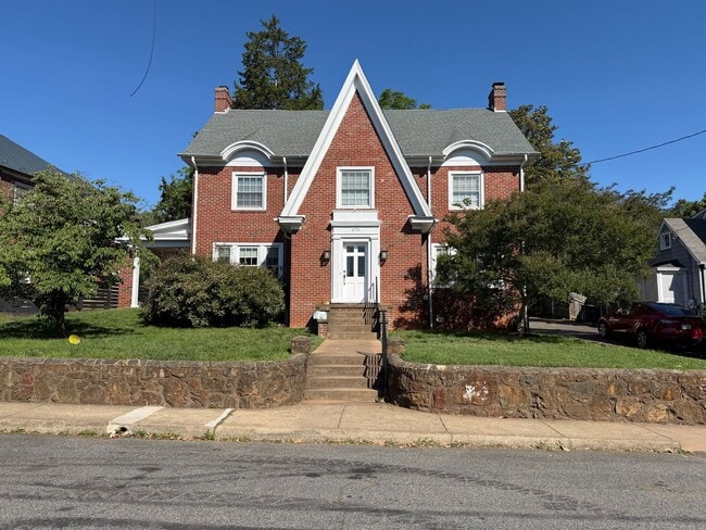 Building Photo - 675 Evergreen Ave