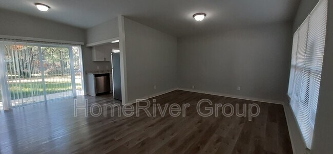Building Photo - 6110 Perrine Dr