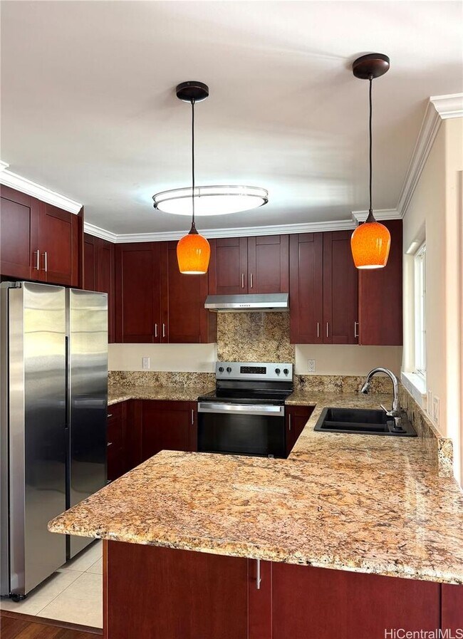 Foto del edificio - 3 bedroom, 2 bath in Kaimuki!