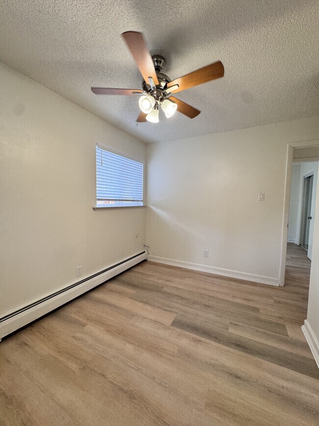 Foto del edificio - 736 Bennett Ave