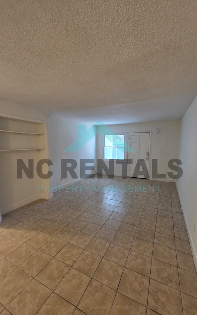 Building Photo - 7000 Longstreet Dr