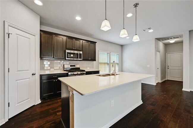 Building Photo - 8717 Blaze Dr
