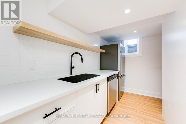 Building Photo - 103-103 Malvern Ave