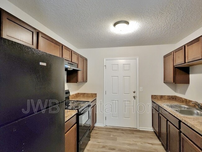 Building Photo - 8247 Nussbaum Dr