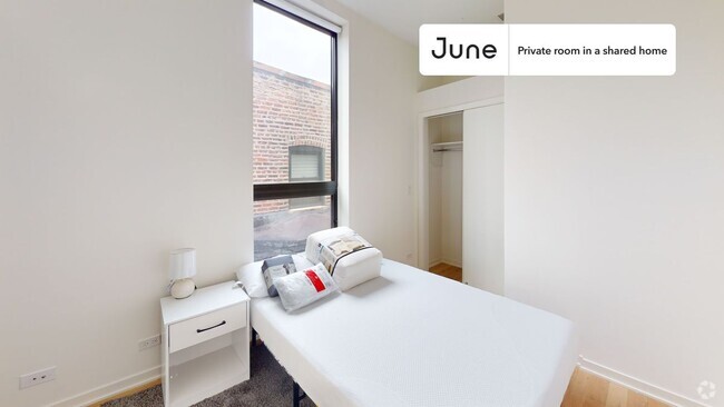 Building Photo - Private bedroom in 4 bed/3 bath Home
