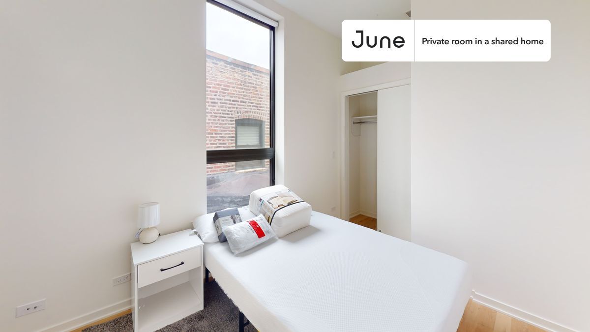 Foto principal - Private bedroom in 4 bed/3 bath Home