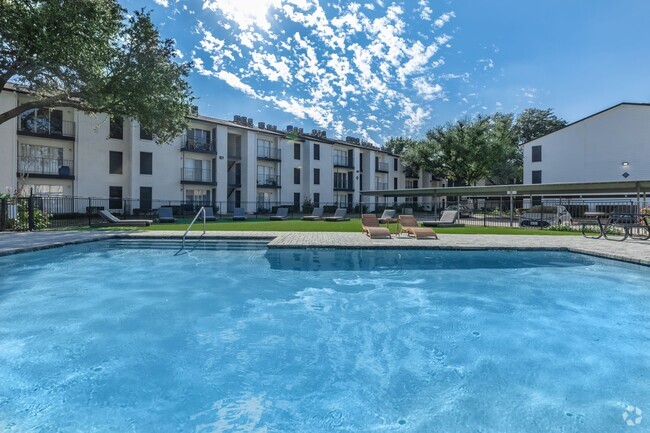 Building Photo - Villas on Rosemeade East