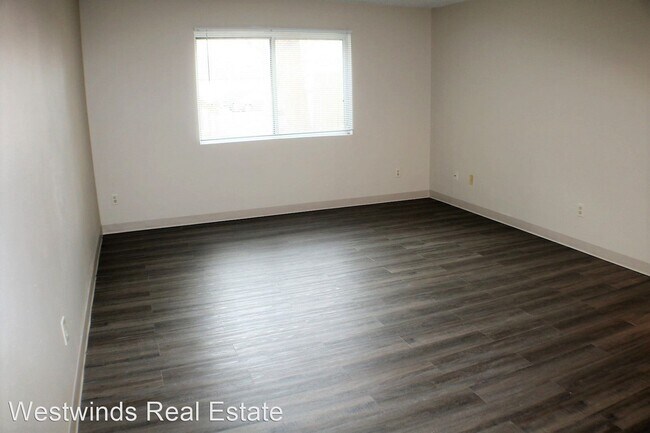 Building Photo - 4 br, 2 bath House - 645 S. Lucas Street #04