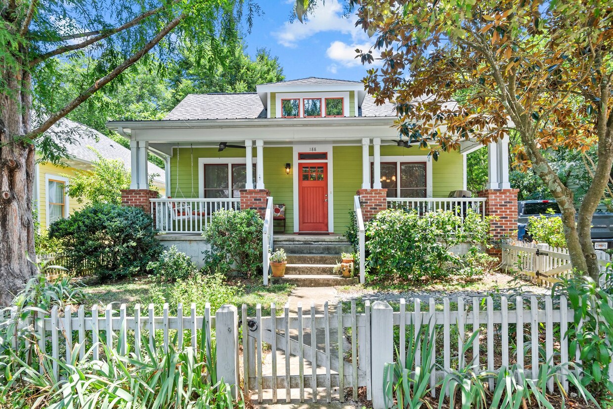 Foto principal - PRE-LEASE FOR June 1st! Beautiful 3 bedroo...