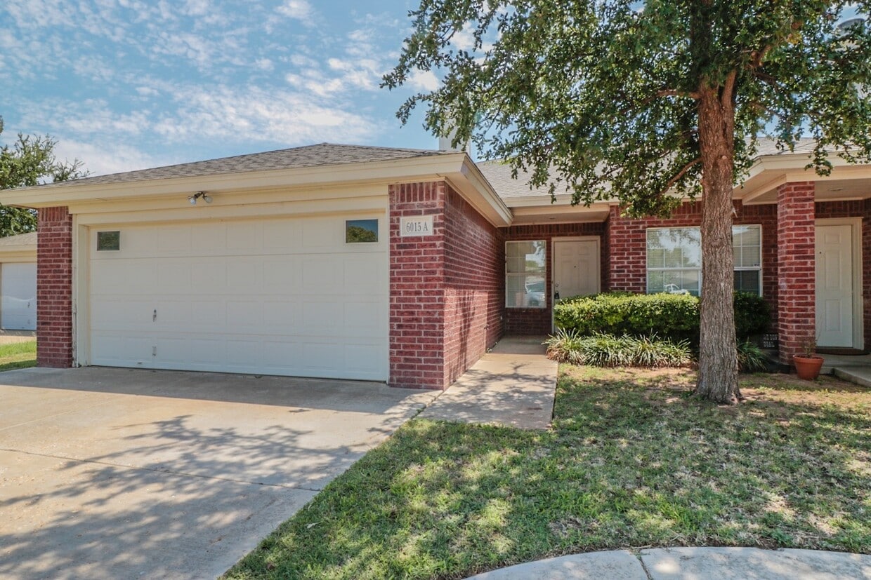 Pre-Leasing 2 bed 2 bath - Pre-Leasing  2 bed 2 bath